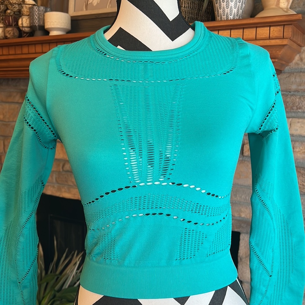Fabletics Jaymee Mesh Long-Sleeve Top Style‎ #LS1931297 - Picture 5 of 9